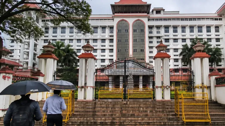 ചേരാനല്ലൂർ അപകടം: 17-കാരന്റെ പിതാവായ അഡീഷണൽ ജില്ലാ ജഡ്ജിക്കെതിരെ കേസ്; ഹൈക്കോടതി റിപ്പോർട്ട് ചോദിച്ചു