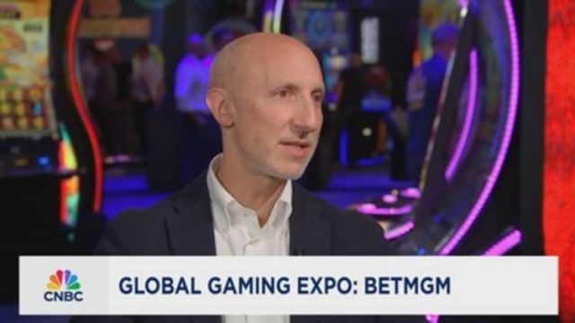 CEO da BetMGM, Adam Greenblatt, sobre a relação entre esportes e jogos