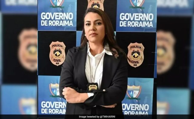 Mulher brasileira se torna policial para vingar o assassinato do pai e prende o assassino
