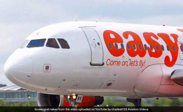 Voo da EasyJet faz pouso de emergência após briga de passageiros no ar
