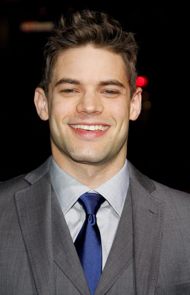 Jeremy Jordan na estreia de 'Joyful Noise' em Los Angeles 