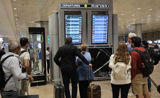 Aeroporto de Israel reabre após breve parada por causa de “objeto suspeito”
