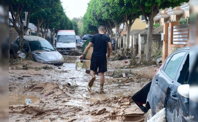 51 mortos após chuva torrencial provocar inundações em Valência, Espanha
