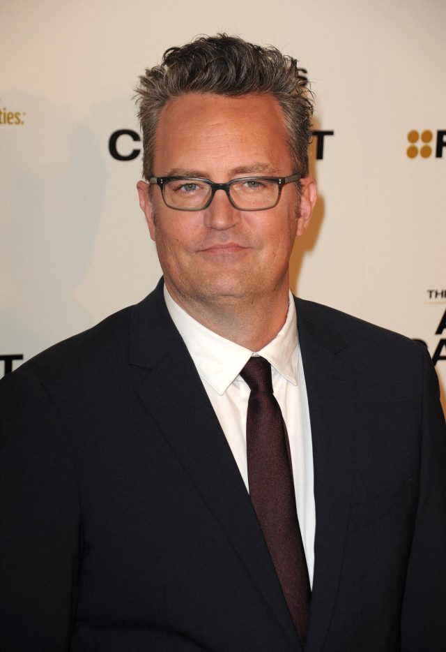 Matthew Perry em exibição de filme em Beverly Hills, CA.