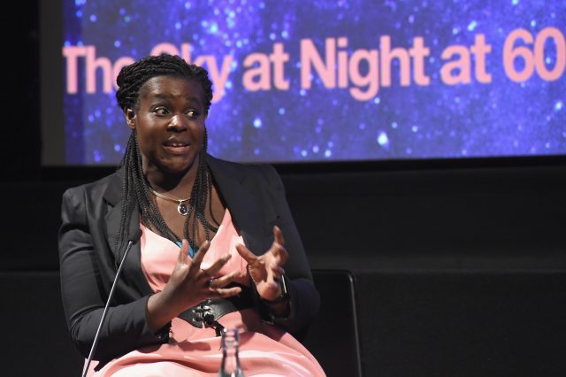 A astrônoma Maggie Aderin-Pocock no BFI & Radio Times TV Festival em Londres, Inglaterra, em 2017.