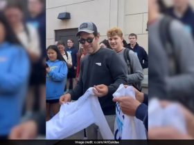 Actor Paul Rudd Surprises Voters In Pennsylvania, Hands Out Water