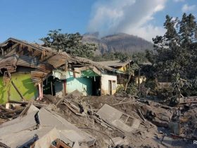 Volcano Erupts In Indonesia Spewing Ash 10 Km High, 9 Killed