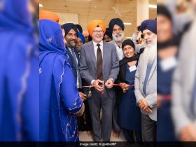 Turban-Wearing, Smiling Australian PM Celebrates Bandi Chhor Divas