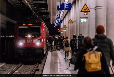 Axe Attack On Paris Train Leaves 4 Teens Injured