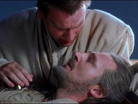 Obi-Wan comforts a dying Qui-Gon in Star Wars Episode I: The Phantom Menace