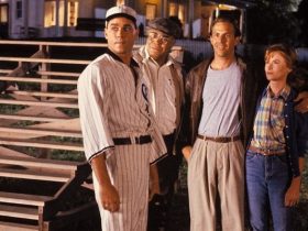 Ray Liotta, James Earl Jones, Amy Madigan, and Kevin Costner in Field of Dreams