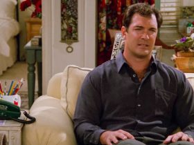 David Puddy sits and squints on Seinfeld