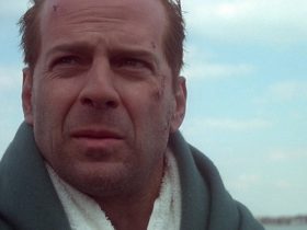 Bruce Willis as John McClane wrapped up in blankets in Die Hard with a Vengeance