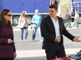 Bones and Booth walking to their car on Bones