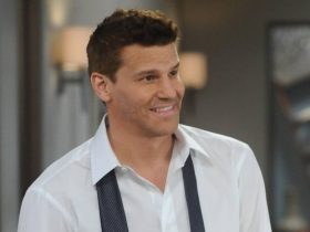 Seeley Booth smiling with his tie untied on Bones